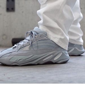 Adidas Ye e z y Boost 700 V2 Hospital Blue Size 10